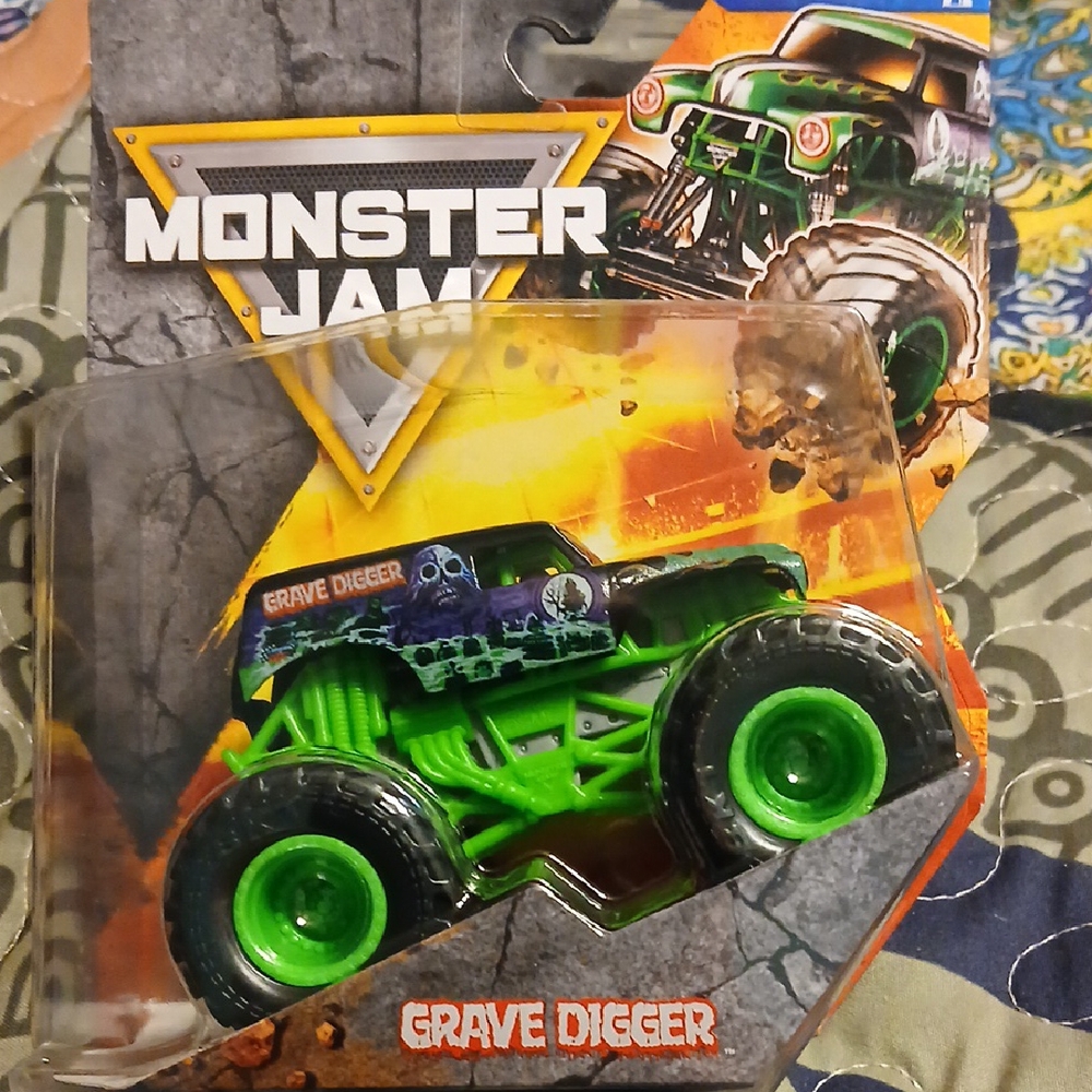 Grave Digger Legacy Truck - Green and Black  Series 43